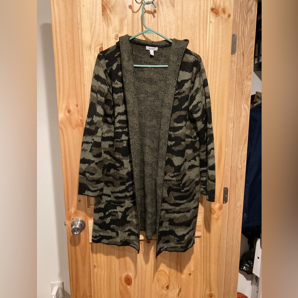 Nine West camo sweater with hood L
